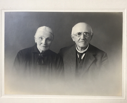Schwarzweiß-Portraitfoto aus dem 19. Jahrhundert Paar